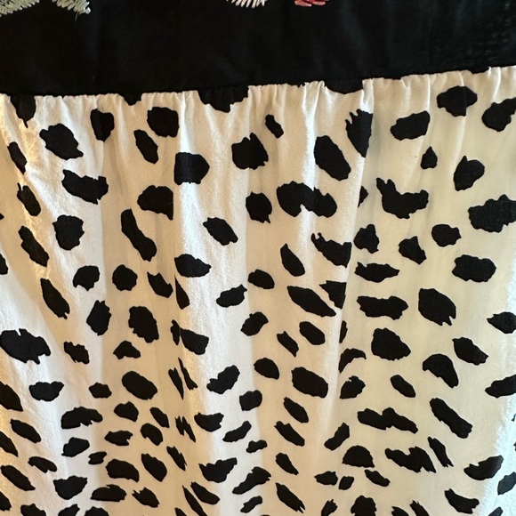 Kirundo Medium Floral Embroidered Black and White Dress - Picture 5 of 9